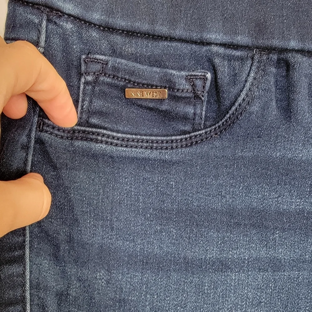 Nine West Pull-On Denim Bermuda Shorts Size 14 Dark Wash Stretch - Picture 2 of 9
